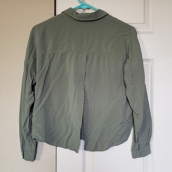 Split-back button down - Picture 2 of 5